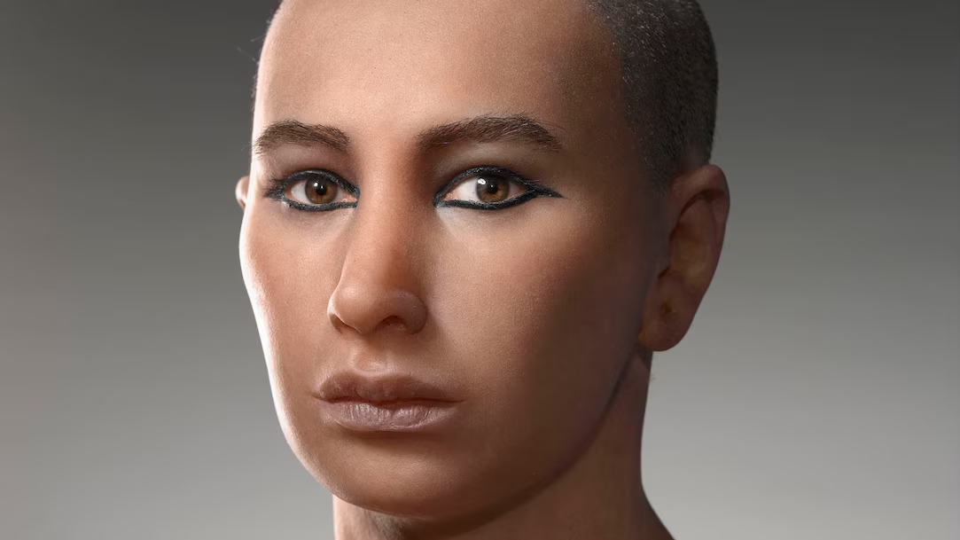 4. Sinh ra từ mối tình loạn luân: Nghiên cứu DNA cho thấy vua Tutankhamun là kết quả của mối quan hệ cận huyết giữa cha mẹ ông, dẫn đến những khuyết tật bẩm sinh.