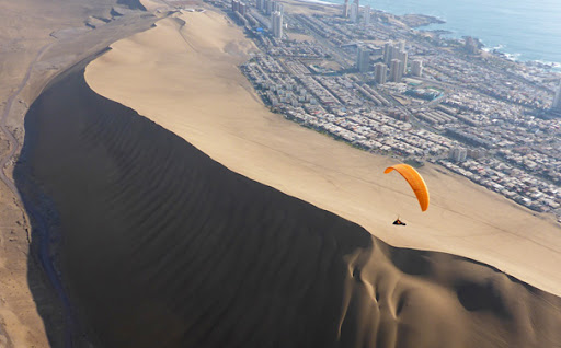 Iquique, với sự kết hợp giữa thiên nhiên khắc nghiệt và sự phát triển bền vững, đã chứng minh rằng con người có thể vượt qua mọi khó khăn để thích nghi và xây dựng một cuộc sống thịnh vượng. (Ảnh: Antofaya Expeditions)