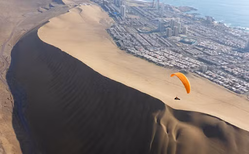 Iquique, với sự kết hợp giữa thiên nhiên khắc nghiệt và sự phát triển bền vững, đã chứng minh rằng con người có thể vượt qua mọi khó khăn để thích nghi và xây dựng một cuộc sống thịnh vượng. (Ảnh: Antofaya Expeditions)