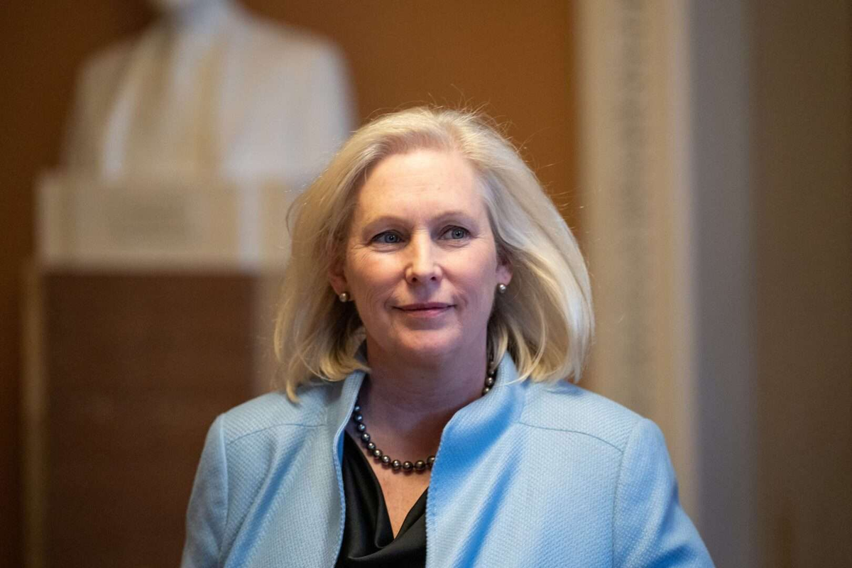 Thượng nghị sĩ Kirsten Gillibrand cho biết phiên điều trần sẽ công khai thông tin về số lượng các hiện tượng trên không không xác định (UAP) mà Văn phòng Giải quyết Bất thường Toàn miền (AARO) đã đánh giá, nhằm khôi phục niềm tin của công chúng vào cơ quan này.(Ảnh: Roll Call)