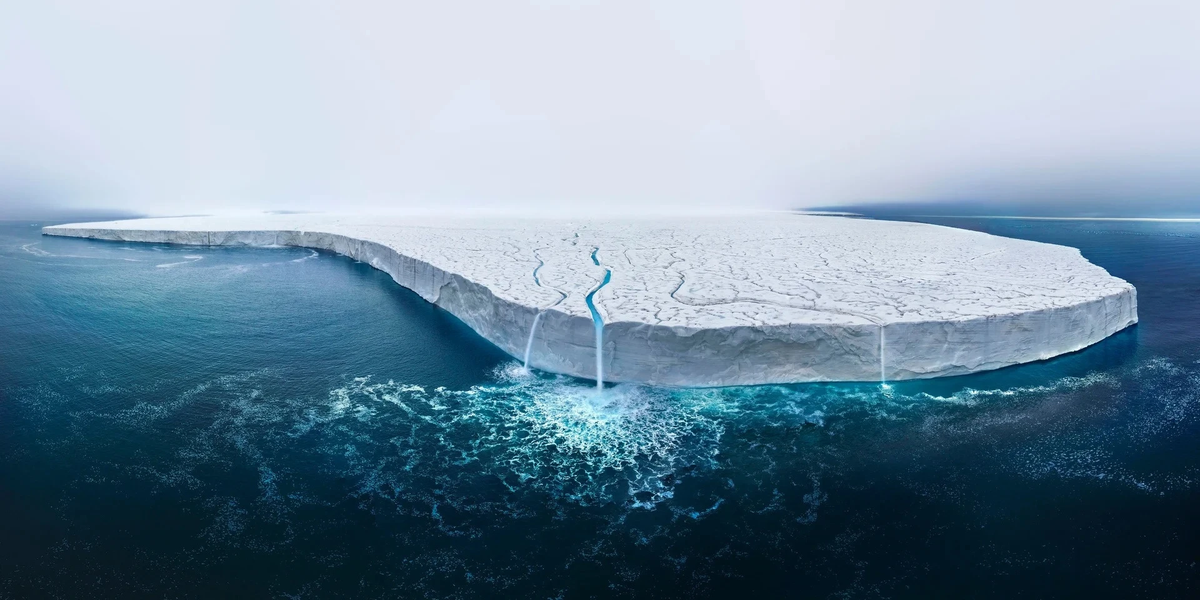 The Disappearing Ice Cap - hình ảnh dòng sông băng Bråsvellbreen ở Svalbard, Na Uy đang dần biến mất được NAG Thomas Vijayan đến từ Canada ghi lại. Ảnh: Thomas Vijayan/Wildlife Photographer of the Year/PA.