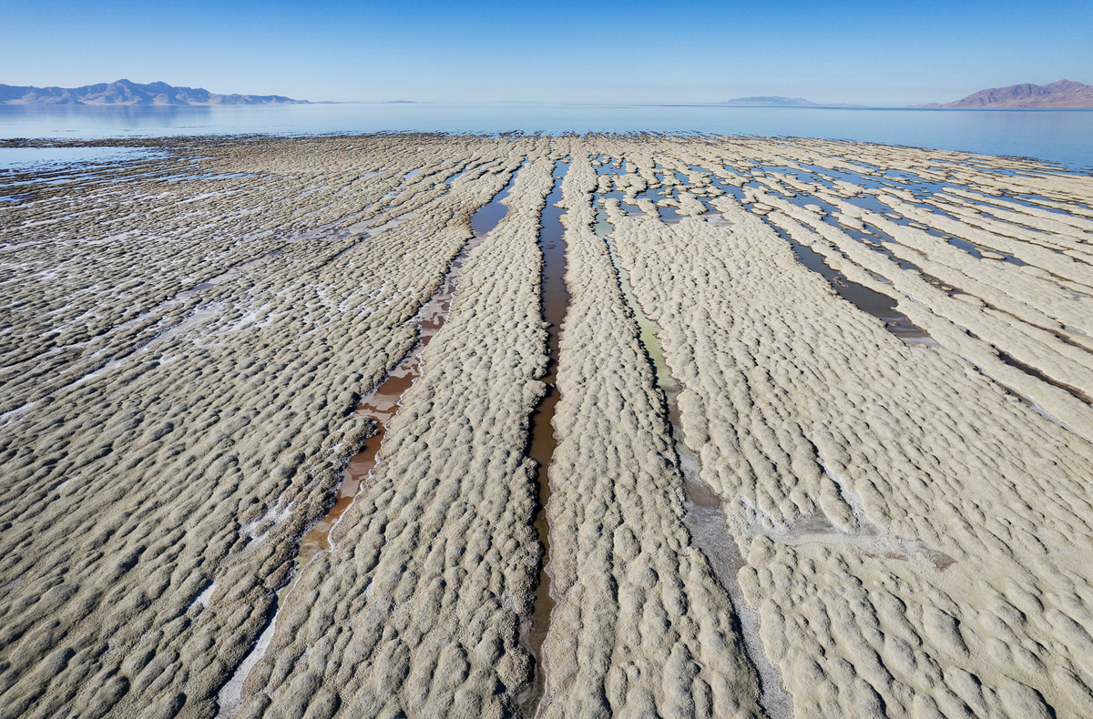 Sa mạc Great Salt Lake không chỉ là một kỳ quan thiên nhiên với vẻ đẹp hoang sơ mà còn là một biểu tượng của sự kỳ diệu và sức mạnh của thiên nhiên. Việc bảo vệ và duy trì nơi này không chỉ là trách nhiệm của người dân Utah mà còn của tất cả chúng ta, những người yêu thiên nhiên và mong muốn giữ gìn những giá trị quý báu của hành tinh.(Ảnh:The Salt Lake Tribune)