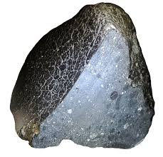 Một trong những thiên thạch nổi tiếng nhất là NWA 7034, biệt danh “Black Beauty”, được tìm thấy ở sa mạc Sahara vào năm 2011. Thiên thạch này chứa lượng nước gấp mười lần so với các thiên thạch sao Hỏa khác, cho thấy sự tồn tại của nước trên sao Hỏa trong quá khứ. (Ảnh: Virtual Microscope)