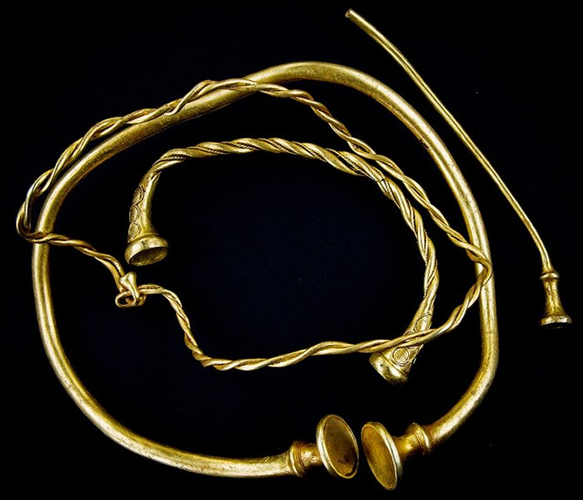 Các món đồ này có niên đại khoảng 2.500 năm, có thể được làm ở Đức hoặc Pháp và thuộc về những "người phụ nữ quyền lực". (Ảnh: ancientpages)