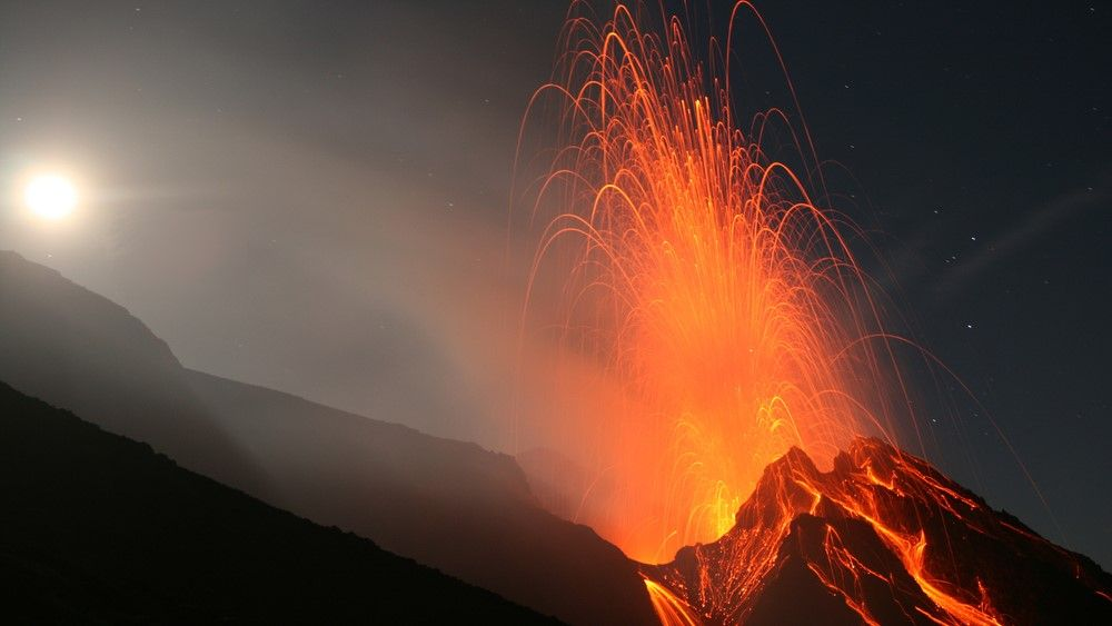 Khoảng 4,1 tỷ năm trước, Mặt trăng trải qua một giai đoạn hoạt động núi lửa mạnh mẽ.