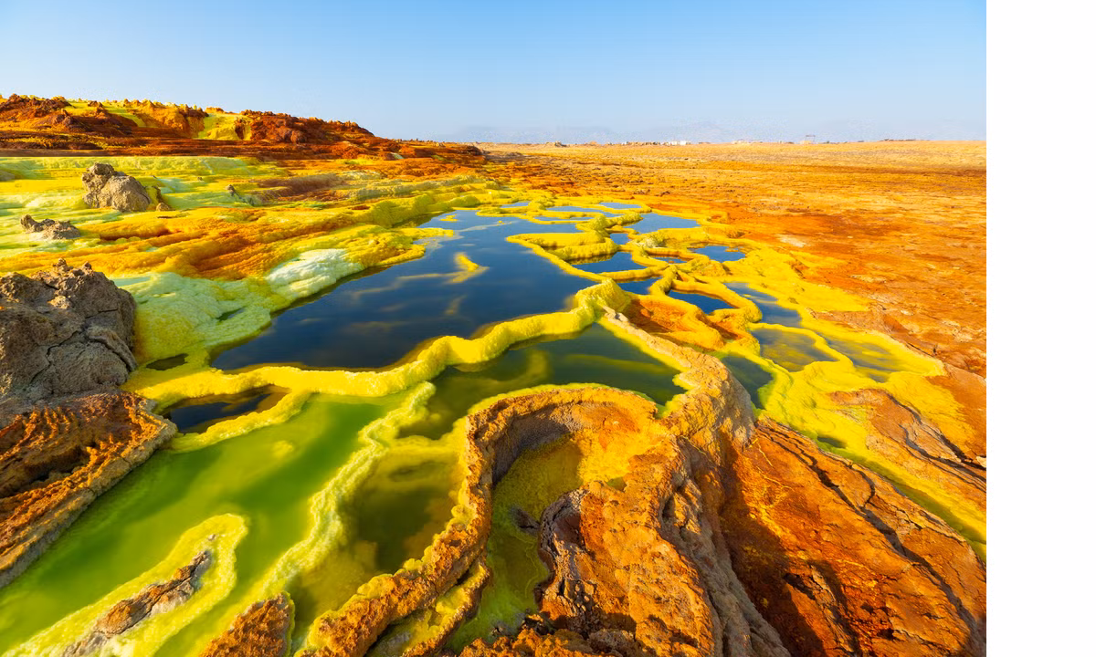 2. Dallol, Ethiopia: Dallol là một trong những nơi nóng nhất trên Trái Đất với nhiệt độ trung bình hàng năm khoảng 34,4°C. Khu vực này cũng có nhiều hồ axit và suối nước nóng chứa đầy khí độc.(Ảnh: Live Science)