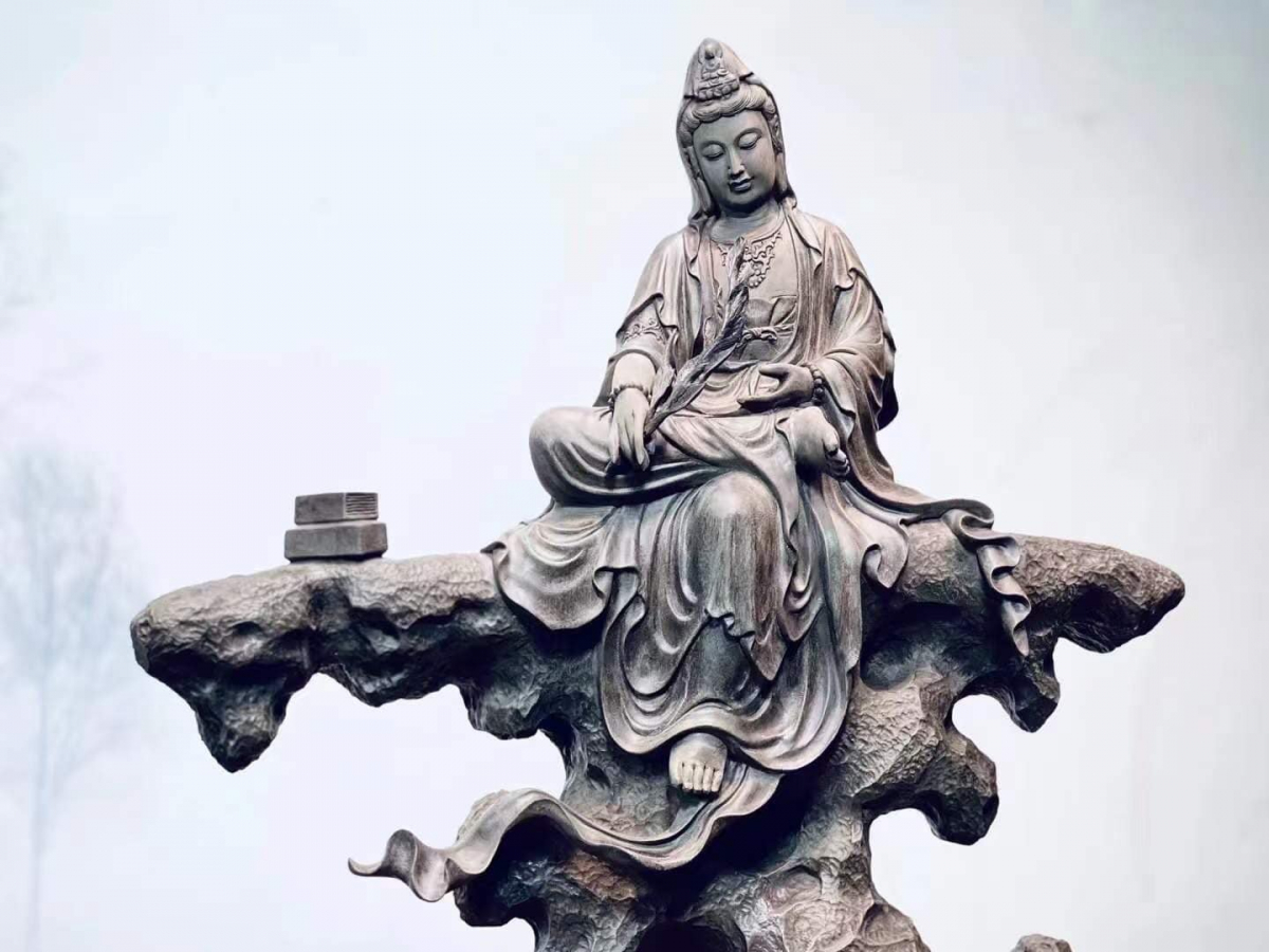 Nhờ những đặc tính này, gỗ âm trầm thường được sử dụng để chế tác các tác phẩm nghệ thuật, đồ nội thất cao cấp và các sản phẩm thủ công mỹ nghệ tinh xảo.