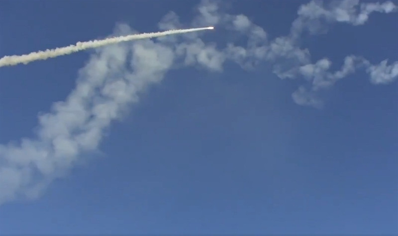 Trong các ngày 28/8, ngày 4/9 và 14/9, máy bay B-52H Stratofortress của Không quân Mỹ thực hành tiếp cận tuyến sử dụng tên lửa hành trình trên Biển Đen và Biển Azov bằng tên lửa mô phỏng tấn công các mục tiêu ở Quân khu phía Nam. Tuy nhiên, tất cả những chuyến bay của phương Tây đều bị Nga phát hiện và ngăn chặn ở khoảng cách an toàn với không phận Nga.