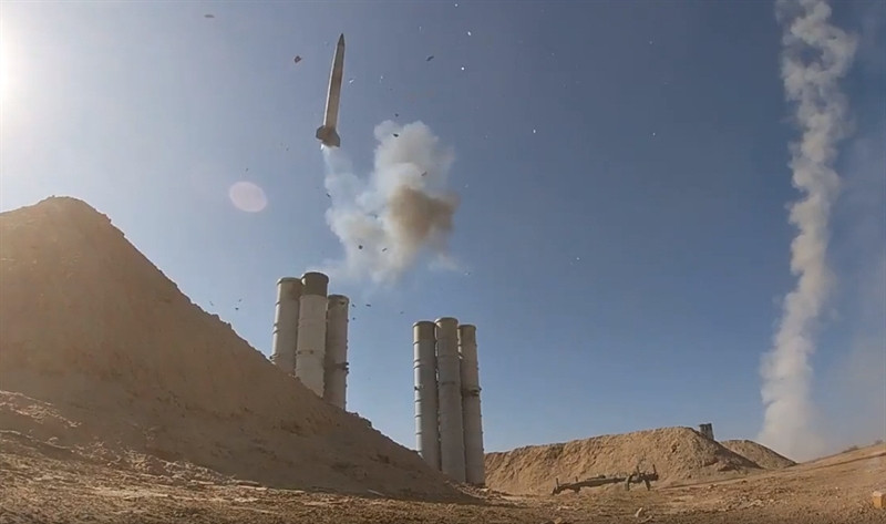 Để tăng độ khó cho lực lượng đánh chặn, nhiều chiến đấu cơ đã hoạt động ở trần bay dưới 50m, di chuyển với nhiều tốc độ khác nhau từ 200km/h đến 2000km/h. Ngoài kiểu bay mô phỏng tấn công tốp, những máy bay đóng giả quân địch còn thực hiện những cuộc xâm nhập đơn lẻ và tắt hệ thống nhận dạng địch-ta.