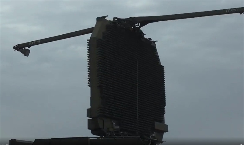 "Khoảng 20 chiếc Su-34, Su-24M, Su-30SM, MiG-29SMT và một số máy bay khác hoạt động đóng giả quân địch xâm phạm không phận và vượt qua các hệ thống phòng thủ Nga, phá hủy các trạm radar, trung tâm chỉ huy, sân bay...", thông báo cho biết.