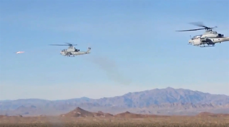 Đặc biệt là khả năng tác chiến tốt trước các hệ thống chống gây nhiễu hồng ngoại. AIM-9 hiện đang được trang bị trong lực lượng Hải quân và Không quân Mỹ cũng như không quân của 8 quốc gia khác.