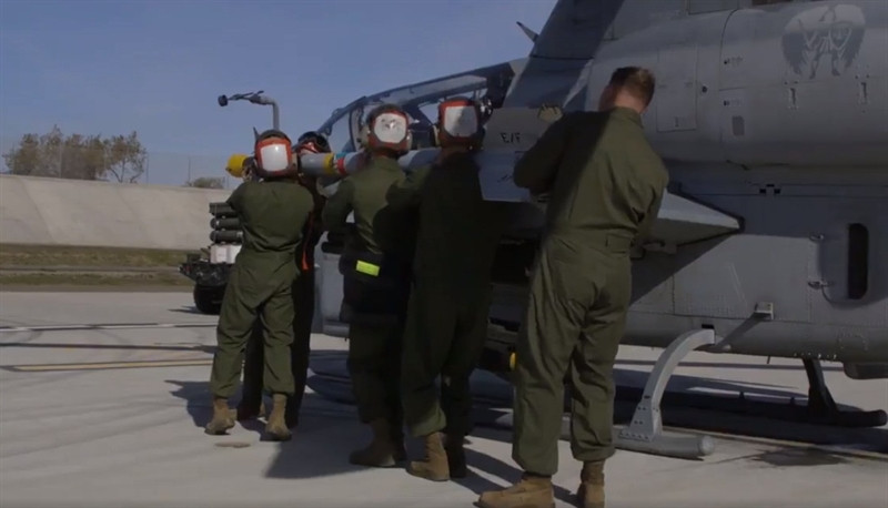 Thành phần chính tham gia diễn tập là trực thăng AH-1Z Viper, Apache, máy bay trinh sát không người lái... Để đối phó với mục tiêu mặt đất, AH-1Z mang theo 8 quả tên lửa chống tăng AGM-114 Hellfire.