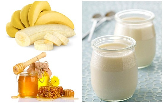 Để giảm các nếp nhăn, bạn có thể nghiền nát chuối và trộn với mật ong và sữa chua, sau đó đắp mặt nạ chuối trong 20 phút và rửa sạch với nước. Ảnh: ameovat.
