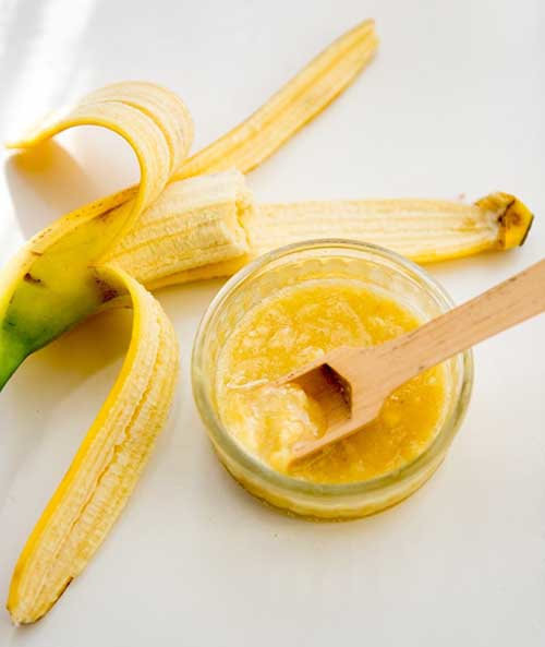 Khi bạn l àm đẹp với chuối, các dưỡng chất có trong chuối sẽ thẩm thấu vào da, giúp da mịn màng và trắng sáng hơn. Ảnh: angelagold.