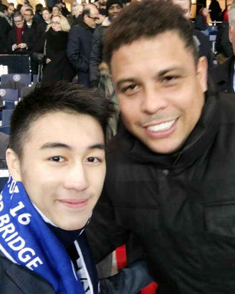 Chàng công tử nhà giàu có đam mê mãnh liệt với trái bóng tròn và anh từng được gặp gỡ, tiếp xúc và chụp ảnh chung với rất nhiều huyền thoại bóng đá thế giới. Những bức ảnh Mario Ho "tự sướng" cùng với "Người ngoài hành tinh" Ronaldo hay HLV Alex Ferguson và nhiều siêu sao khác luôn khiến dân mạng, đặc biệt là các fan bóng đá phải ngưỡng mộ.