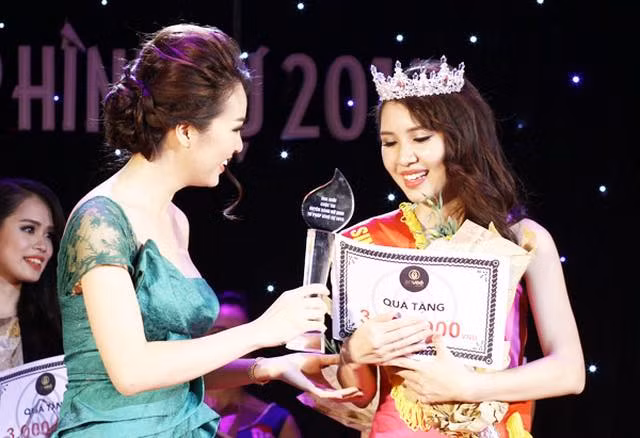 Là tân hoa khôi của một cuộc thi tôn vinh sắc đẹp, tài năng của nữ sinh viên, dễ hiểu khi Minh Phương trở thành nhân vật nổi tiếng với những thông tin cá nhân, những chia sẻ cá nhân được đông đảo bạn trẻ, sinh viên trên cả nước quan tâm. Ngoài hình ảnh rạng rỡ trong đêm chung kết, những khoảnh khắc đẹp trong thời gian tham dự cuộc thi, thì những bật mí của Minh Phương về bản thân, cá tính cũng khiến cộng đồng trẻ cảm thấy thú vị.