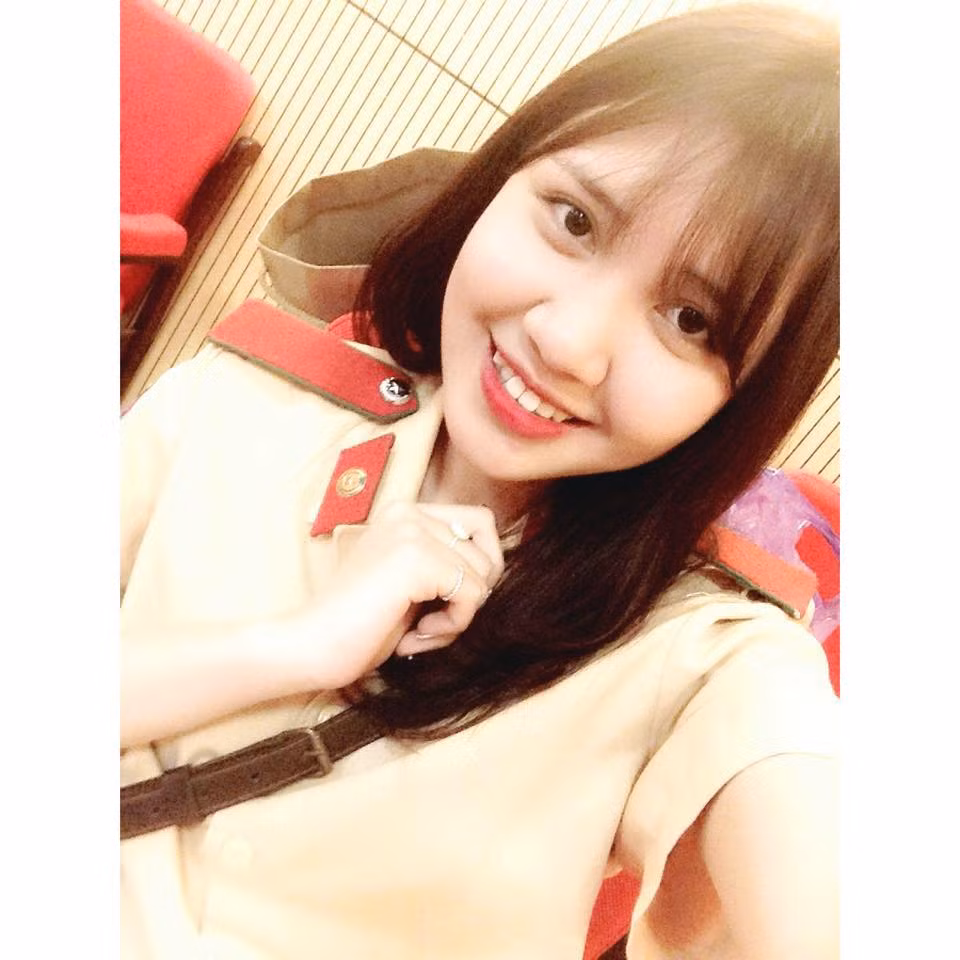 Được rèn luyện trong một môi trường nghiêm khắc như ở Học viện Cảnh sát, nhưng Minh Phương đặc biệt không thích lối suy nghĩ và hành động cứng nhắc. Là thành viên trong Đội Văn nghệ xung kích của Học viện Cảnh sát nhân dân, mỗi lần đi biểu diễn, tham gia các hoạt động do nhà trường tổ chức, Minh Phương luôn cố gắng tận hưởng niềm vui của bản thân và hết mình tạo ra niềm vui cho những người khác. Được đào tạo trong ngôi trường có bề dày truyền thống là một niềm tự hào rất lớn của không chỉ Minh Phương mà còn của vô số sinh viên khác.