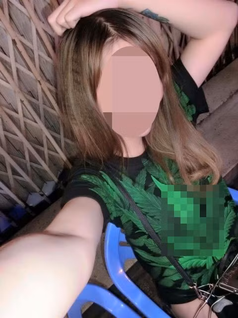 Theo kết quả thăm dò một số bạn trẻ ở Hà Nội, nhiều bạn hoàn toàn không biết chiếc lá in trên chiếc áo này là lá cần sa, có người lại nhầm tưởng đó là lá phong nên mới tìm hoặc mua áo. Tuy nhiên cũng có một số bạn trẻ, dù biết đó là lá cần sa nhưng vẫn quyết định mặc để thể hiện phong cách, cá tính riêng của mình.