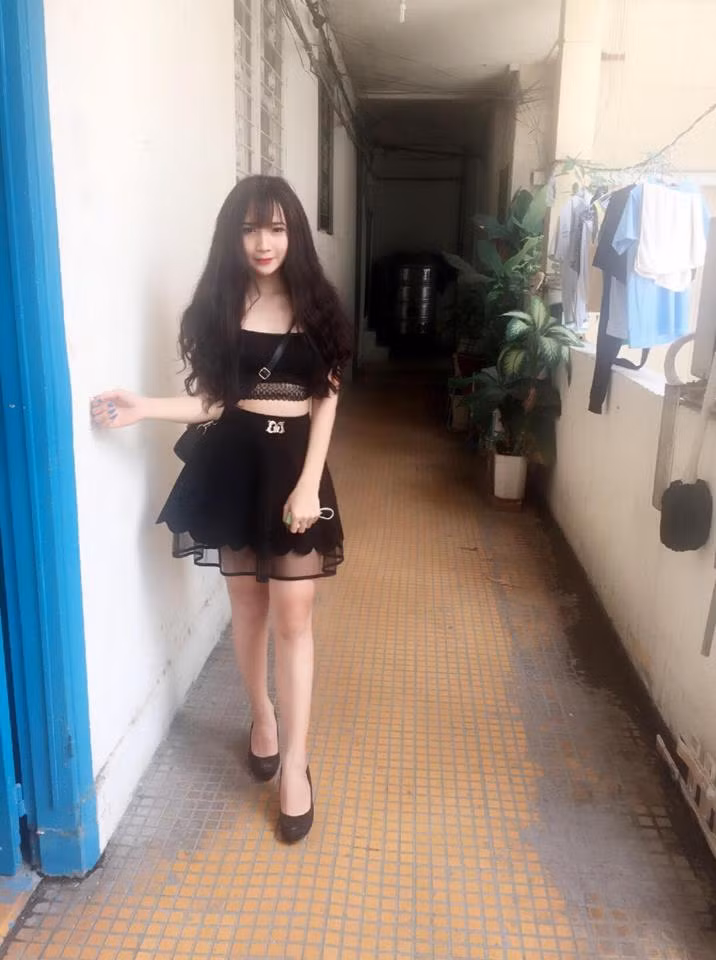 Nhờ đặc điểm này mà dù chưa hoàn toàn trở thành một cô gái thực sự nhưng Ngọc Trinh vẫn rất được lòng nhiều nhiếp ảnh gia, phó nháy trẻ ở Sài Gòn, thường xuyên nhận được những lời mời chụp ảnh, hợp tác với các shop thời trang, hay thực hiện các bộ ảnh nghệ thuật, váy cưới.