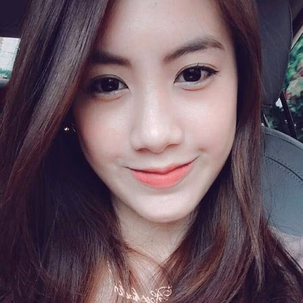 Dù giống nhau như hai giọt nước khiến người đối diện đôi khi khó phân biệt, nhưng về phong cách, cá tính, hai chị em Mai Ly và Mai Chi vẫn có một vài điểm khác biệt khá thú vị. Nếu so sánh với cô em Mai Chi hoạt bát, sôi nổi thì cô chị Mai Ly dường như có phần giản dị, trầm tính hơn một chút. Điều này được thể hiện rõ thông qua những bức ảnh mà hai chị em thường chia sẻ trên trang cá nhân.