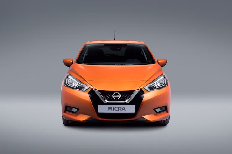 Về thiết kế, Nissan Micra về cơ bản chính là phiên bản thương mại của mẫu xe ý tưởng Nissan Sway ra mắt tại triển lãm Geneva năm ngoái. Là mẫu xe mới nhất của Nissan, Micra cũng có phần đầu với lưới tản nhiệt hình chữ V "V-Motion" đặc trưng của hãng.