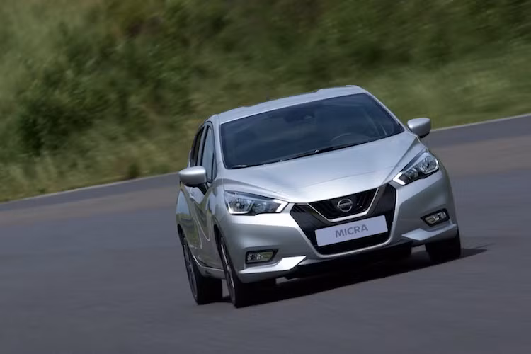 Khi ra mắt, Micra phiên bản 2017 sẽ có 2 bản động cơ là 0.9l tăng áp 3 xi-lanh và 1.5l diesel, cả 2 động cơ này đều có công suất 90 mã lực. Sau đó, Nissan sẽ bổ sung thêm cho xe một phiên bản động cơ xăng 1 lít.