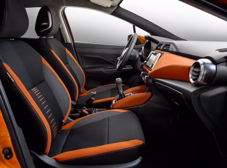 Nhờ có các giải pháp chống ồn mới, Micra 2017 hiện đang là một trong những mẫu hatchback hạng B ít tiếng ồn trong khoang lái nhất. Nhờ có cánh gió ở phía sau, chiếc xe cũng đạt hệ số cản khí động học xuất sắc cho một mẫu hatchback cỡ nhỏ là 0.29.