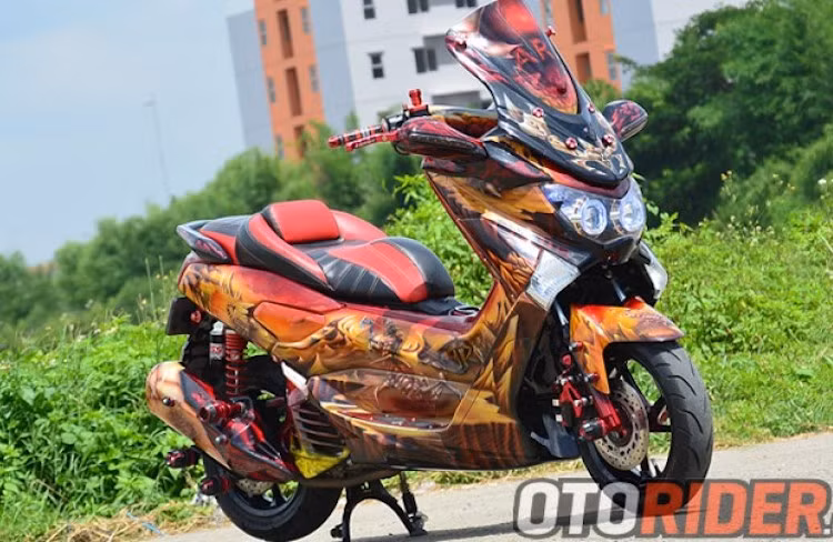Yamaha Nmax (hay còn được biết tới với tên gọi Yamaha NM-X 150 tại Việt Nam). Đây là một mẫu xe tay ga maxi scooter khá được ưa chuộng và độ lại. Để khiến chiếc xe của mình trông nổi bật hơn, một chủ xe đã "nhờ cậy" tới xưởng ARM Workshop ở Ginger Pulo, phía tây Jakarta, Indonesia để "lột xác" chiếc Nmax trở nên "độc nhất vô nhị".