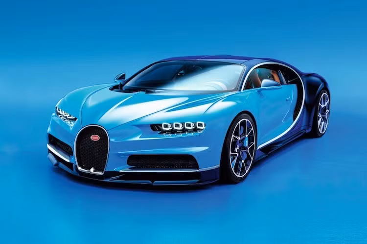 Cũng giống như Regera, "tân vương tốc độ" Bugatti Chiron có công suất 1479 bhp. Tuy nhiên thay vì dựa vào hệ động lực hybrid như Regera, Chiron vẫn tiếp tục sử dụng động cơ động cơ W16 8.0l 4 tăng áp như Veyron để đạt mức công suất "khủng" này.