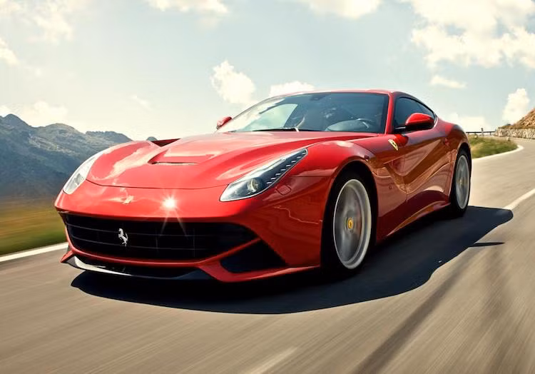Hiện đang là mẫu siêu xe du lịch GT sản xuất hàng loạt mạnh nhất của Ferrari, chiếc Ferrari F12Berlinetta được trang bị động cơ động cơ V12 6.3L nạp khí tự nhiên mạnh 730 bhp, giúp nó có thể tăng tốc từ 0-100 km/h chỉ tỏng 3,1 giây và tốc độ tối đa trên 340 km/h.
