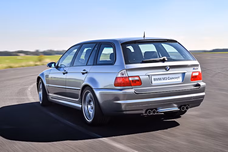 Dựa trên 3 Series Touring, phiên bản này có đầy đủ những đặc tính nổi bật trên một chiếc M3 E46 bình thường. Tuy nhiên nhờ có vòm mui dạng wagon kéo dài tới đuôi xe, chiếc xe có khoang hành lý rộng hơn hẳn, "dư sức" chứa toàn bộ các hành lý cho một gia đình 5 người trong cuộc sống hàng ngày và trên các chuyến đi.