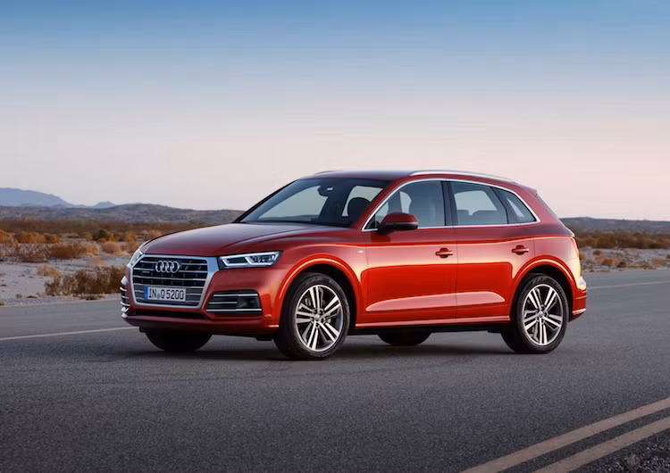 Ra mắt lần đầu vào năm 2008, tính tới nay Audi Q5 mới trải qua 2 thế hệ. Theo Audi, mẫu SUV cỡ trung hạng sang Audi Q5 thế hệ mới sẽ kết hợp sự thể thao của các dòng Audi sedan với nội thất linh hoạt, trong khi được trang bị hệ thống hỗ trợ người lái mới nhất.