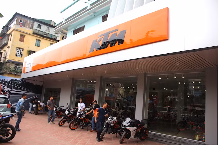 Sau trung tâm đầu tiên trên đường Cộng Hòa, Tân Bình, Sài Gòn, showroom KTM tại Việt Nam thứ 2 thiết kế theo tiêu chuẩn toàn cầu sẽ chuẩn bị được khai trương tại địa chỉ 170 đường Giải Phóng, Hà Nội.