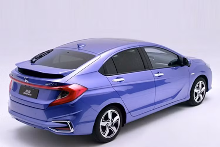 Vào ngày 2/9 tới, hãng xe Honda sẽ chính thức ra mắt Gienia tại triển lãm xe Thành Đô ở Trung Quốc. Hiện giá bán của xe chưa được công bố, tuy nhiên theo các chuyên gia dự đoán thì Gienia sẽ có giá khởi điểm chỉ khoảng 90.000 Nhân dân tệ, tương đương 300 triệu đồng. 