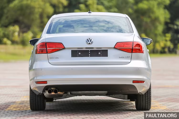 Tại triển lãm ôtô quốc tế Việt Nam - VIMS 2016 cuối tháng 10 tới, Volkswagen sẽ chính thức giới thiệu Jetta tới người tiêu dùng Việt. Hiện chưa có thông tin về giá và ngày bán ra của chiếc xe này.