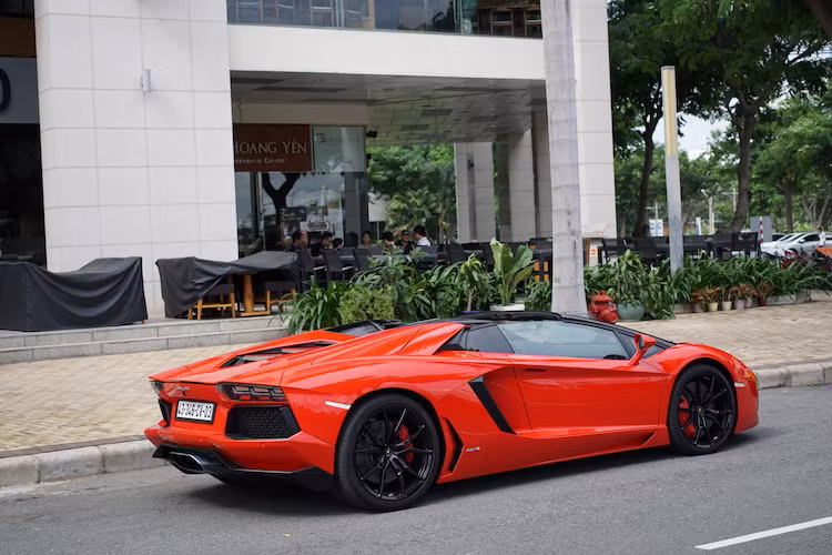 Sau một thời gian ở Hải Phòng và Hà Nội, hiện chiếc xe này đã "dạo phố" ở Sài Gòn và vẫn còn mang biển số CV - cấp cho xe của các nhân viên hành chính kỹ thuật mang chứng minh thư công vụ của các cơ quan đại diện ngoại giao, cơ quan lãnh sự, tổ chức quốc tế.