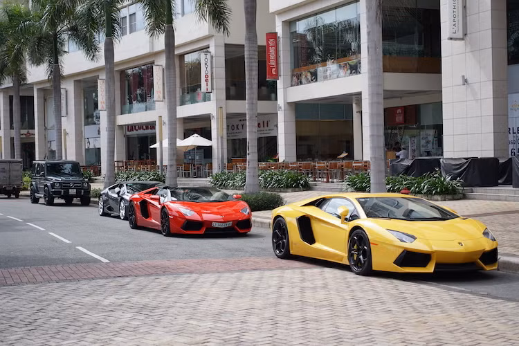 "Bộ ba" siêu xe Lamborghini trong đoàn xe.