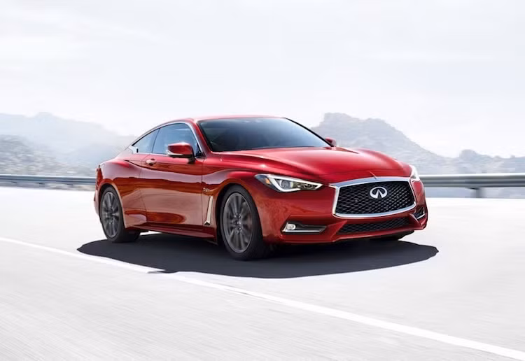 Hiện tại, Q60 Red Sport 400 đang là chiếc coupe Infiniti mạnh nhất từng được sản xuất hàng loạt khi chiếc xe sở hữu động cơ 3 lít V6 tăng áp kép với công suất tối đa 400 mã lực và mô-men xoắn cực đại 474 Nm. Động cơ này có áp suất turbo 14,7 psi, 2 bơm nước làm mát và 2 dàn tản nhiệt.