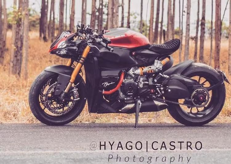 Ở dạng nguyên bản, siêu môtô Ducati 1199 Panigale S vốn đã là một siêu môtô được nhiều biker trên Thế giới mơ ước với kiểu dáng hấp dẫn và hiệu năng cao. Tuy nhiên, một biker tại Brazil vẫn chưa thấy bằng lòng với chiếc Panigale S nguyên bản và đã tiến hành độ lại nó theo phong cách streetfighter mạnh mẽ.