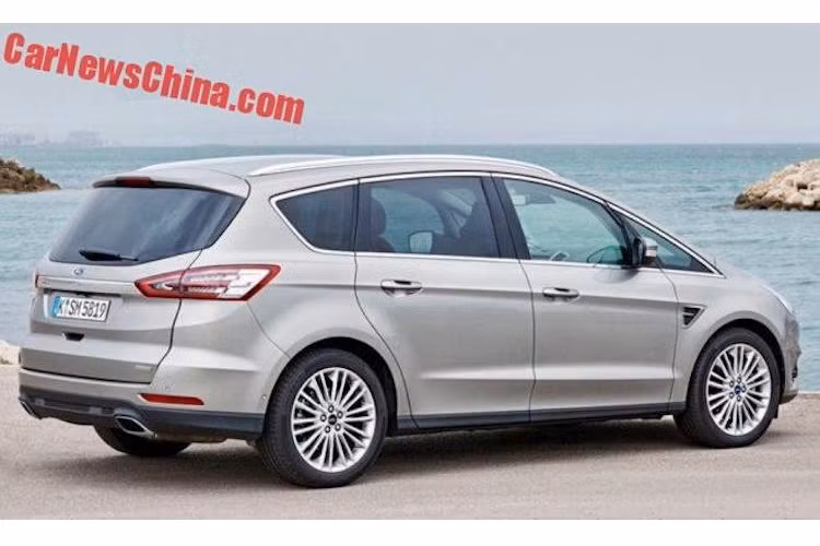 Ở hai bên thân xe, chiếc S-Max thật có cửa kính thấp hơn so với Xuanlang. Tuy nhiên "hãng xế Tàu" Lifan đã copy y hệt thiết kế mâm cùng các đường nét chính của S-Max.