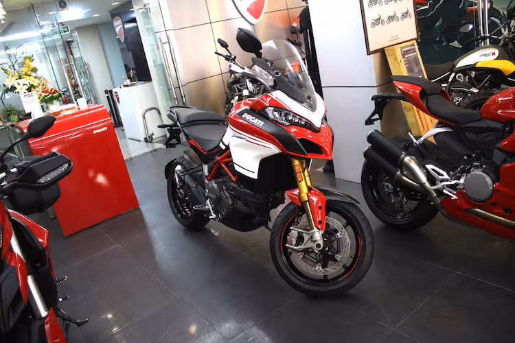 Cùng với XDiavel, Hypermotard/Strada 939, Panigale 959, Multistrada Enduro và Scrambler Sixty2, Ducati Multistrada Pikes Peak là một trong những mẫu xe mới được ra mắt lần đầu tại triển lãm EICMA 2015 gần 1 năm trước. Với sự xuất hiện của Pikes Peak, toàn bộ các mẫu xe mới nêu trên đều đã có mặt chính hãng tại Việt Nam.