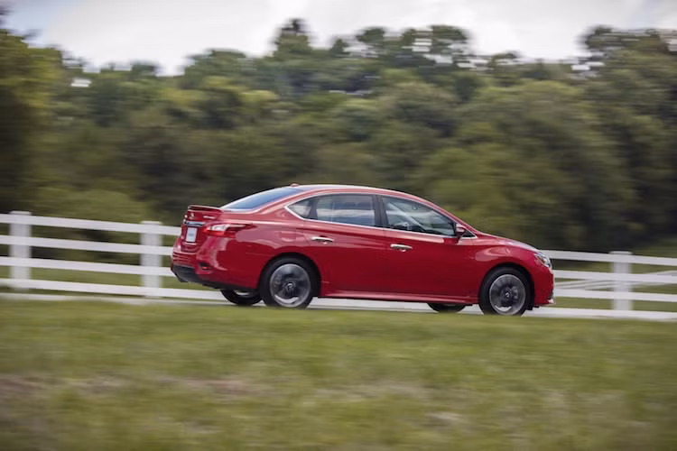 Đương nhiên, thay đổi lớn nhất của phiên bản này vẫn là động cơ tăng áp, cụ thể hơn là khối máy 1.6 4 xi-lanh thẳng hàng phun nhiên liệu trực tiếp có công suất tối đa 188 mã lực và mô-men xoắn cực đại 240 Nm được lấy từ chiếc crossover cỡ nhỏ Nissan Juke.