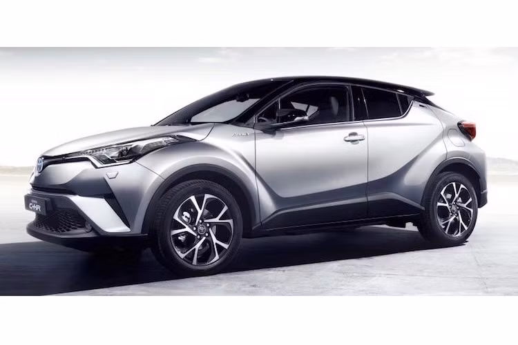 Trên phiên bản sản xuất hàng loạt, các chi tiết đặc trưng của mẫu concept C-HR vẫn được giữ lại khá đầy đủ, khiến chiếc xe có vẻ ngoài hiện đại và độc đáo hơn tất cả các đối thủ trên thị trường.