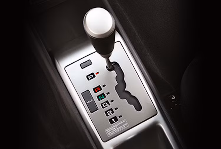 Tại Việt Nam, Aveo có 2 phiên bản là LT và LTZ. Trong đó phiên bản LT có hộp số sàn 5 cấp trong khi bản LTZ sử dụng hộp số tự động 4 cấp. Mức giá lần lượt cho 2 phiên bản là 445 và 481 triệu đồng.