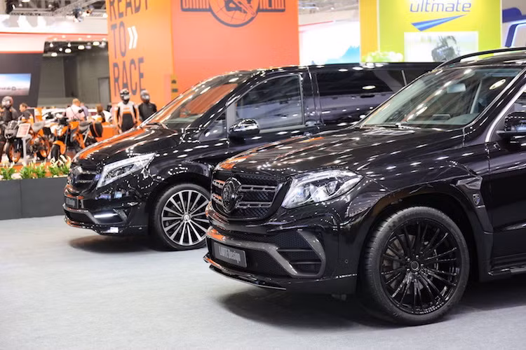 Đây không phải là lần đầu tiên Larte Desigon cung cấp gói độ Black Crystal cho một mẫu xe Mercedes. Trước đây, dòng xe van hạng sang V-Class cũng đã có gói độ tương tự, nhưng đồng thời còn được nâng lên đẳng cấp siêu sang với nội thất cực xa hoa.