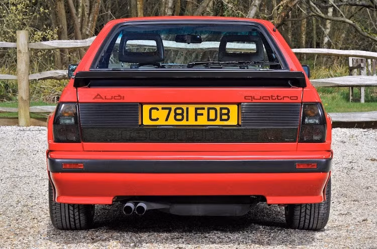 Với số lượng sản xuất ít và giá trị lịch sử quan trọng, những chiếc Sport Quattro hiện nay đều có giá rất cao. Chiếc xe này được mua mới vào ngày 15/4/1986, đã đi được 51.500 km nhưng vẫn vừa được bán với giá lên tới 536.000 USD (tương đương 11,96 tỷ đồng) tại sự kiện đấu giá của nhà RM Sotheby's tại London vừa qua.