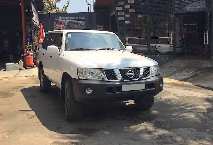 Bên cạnh Toyota Land Cruiser hay Mitsubishi Pajero, SUV Nissan Patrol là một trong những dòng xe offroad tốt nhất tới từ Nhật. Tại Việt Nam, dù không được phân phối chính hãng nhưng thế hệ thứ 5 của dòng xe này xuất hiện khá nhiều do được các tổ chức quốc tế nhập vào để phục vụ cho các hoạt động khác nhau tại nước ta.