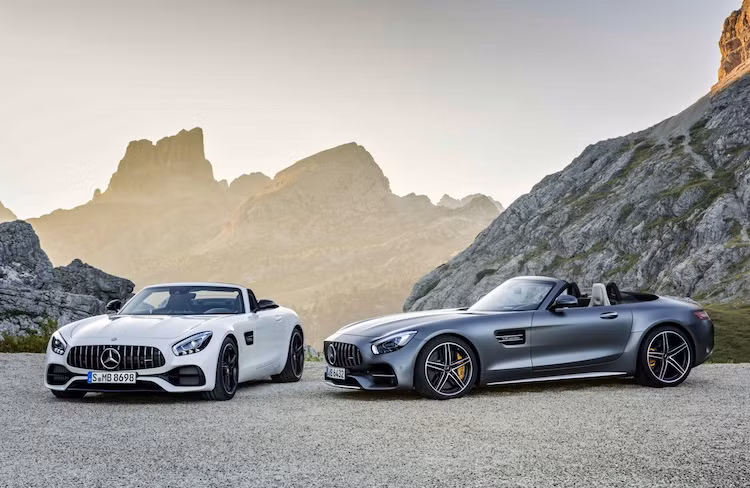 Giống như nhiều mẫu xe mới khác trong tháng, cả AMG GT Roadster và AMG GT C Roadster sẽ chính thức được Mercedes trưng bày lần đầu trước công chúng tại triển lãm Paris 2016 sắp tới.