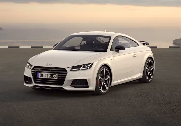 Trong dòng sản phẩm TT hiện tại, Audi TT S Line Competition được "định hình" là cầu nối giữa các phiên bản bình thường với các bản thể thao S và RS hàng đầu, cả về giá bán lẫn hiệu năng.