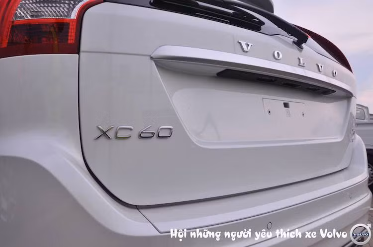 Tại Mỹ, phiên bản cơ bản của XC60 có giá khởi điểm từ 41.945 USD. Hiện tại, các thông tin về giá bán chính thức của dòng xe này tại thị trường Việt Nam vẫn là một bí ẩn. Rất có thể nó sẽ được nhà phân phối chính thức cho ra mắt vào tháng 10/2016 tới đây.